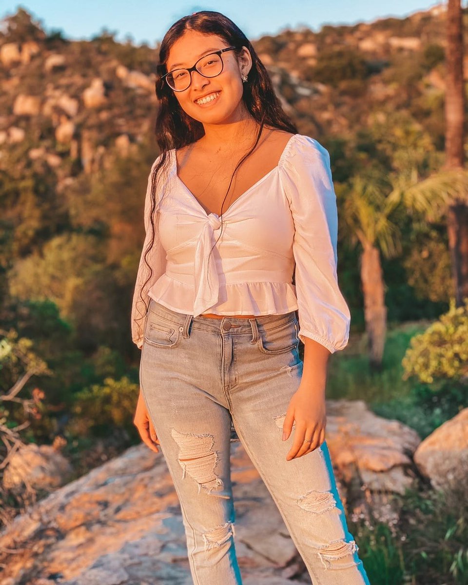 g o l d e n  h o u r 💫🌅
happy Saturdaze beauties! hope you're all enjoying the sunshine + warm weather 🌼
p.s can we just admire our girl Shanelle's glow for a sec 🤩🥰
#HerCampus #hcxo