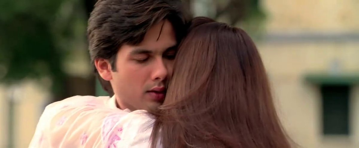 In Imtiaz Ali movies hugs are always a turning pointJab We Met (2007)