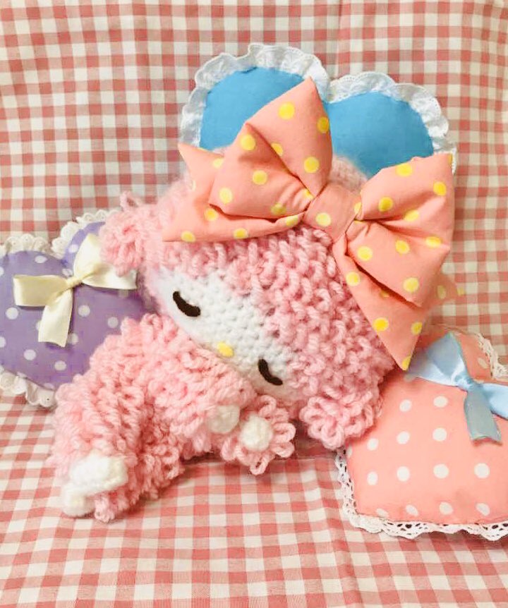 いちご新聞の付録のピアノちゃんのすやすやポーズがかわいすぎて編み