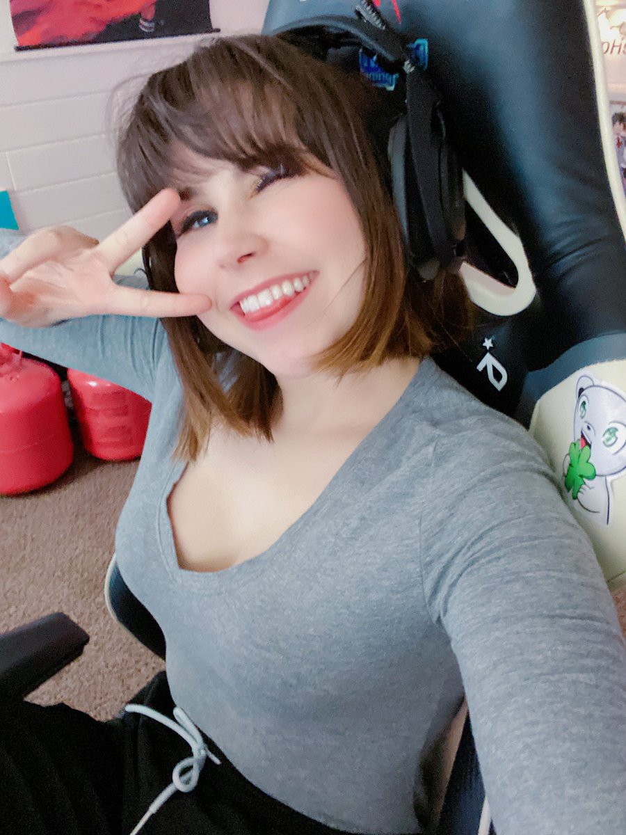 HaleyBaby✨ on X: 🔴LIVE Do I risk it all?!?! 😳 t.cornUhNsVR2i  t.coLnfxtMv0gT  X