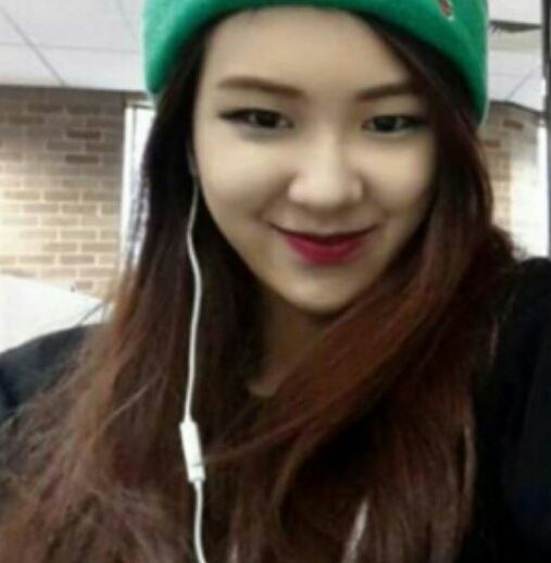 Then, some unseen pictures came out. The one that makes me fall in love with her. She wore green white "JOYRICH" beanie (its iconic tbh), with long hair, red lips and her smile is really pretty. She's really pretty, I swear. she has something that lured me into her.