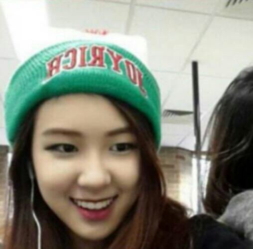 Then, some unseen pictures came out. The one that makes me fall in love with her. She wore green white "JOYRICH" beanie (its iconic tbh), with long hair, red lips and her smile is really pretty. She's really pretty, I swear. she has something that lured me into her.