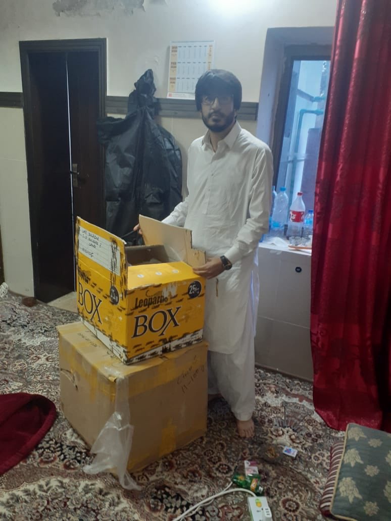 SavethedoctorsP's tweet photo. 👨‍⚕️😇 The 100 kits we sent to Quetta were handed over to Dr Qaiser Panizai who got COVID Positive due to lack of PPEs on 31st March 2020 for distribution. Thank to Dr @khaiberpanizai 
#PPEforDoctors #PPEforParamedics #CoronaVirusPakistan #PPEsSupportExtendedby #AzaadPakistan https://t.co/YnsWIPZoI1