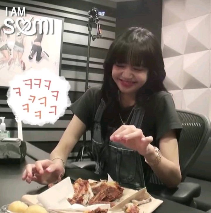 ShanneaA's tweet photo. Lisa @ I'am SoMi episode 5
She so cuteeee😍😘💕
#IAMSOMI_EP5 #BLACKPINK #AlwaysLoveLisa #LALISA #blinkswantcomebacknews https://t.co/SguTDEIbRH
