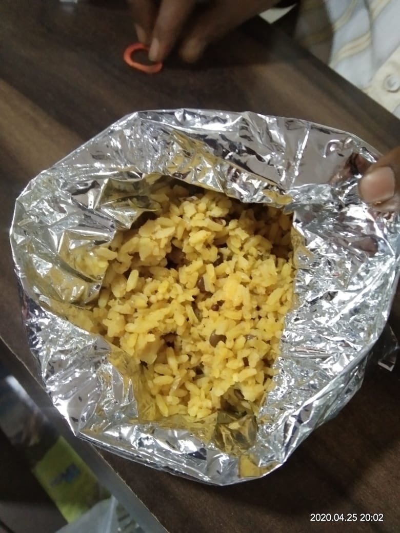 dakshapatel151's tweet photo. MCGM is providing Dal Khichdi for needy since 28th March only about 6 different festivals that same.  But why discrimination from yesterday with 4 variety? https://t.co/uNGqzPrAYE