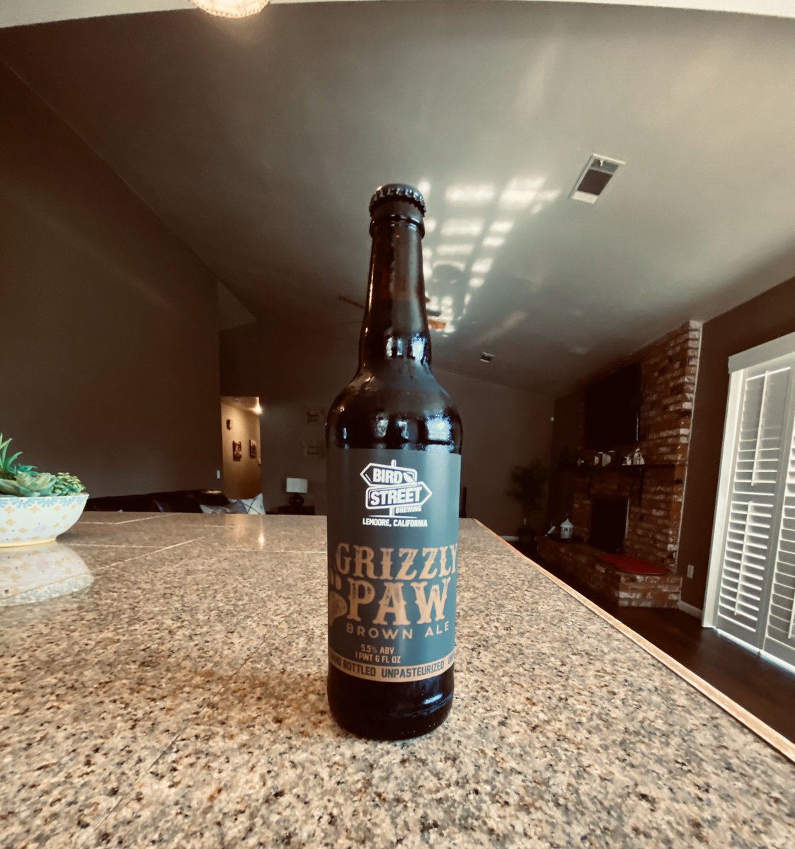 brazoo559's tweet photo. Who wants a Grizzly Paw?! Doing Our part to support #localbreweries during quarantine. Grizzly Paw by Birdstreet Brewery, Lemoore CA. 5.5% ABV. Cheers!
#brownale #properglass #craftbeer #supportlocalbreweries #whatsontap #cheers https://t.co/LTFLiVdWJJ
