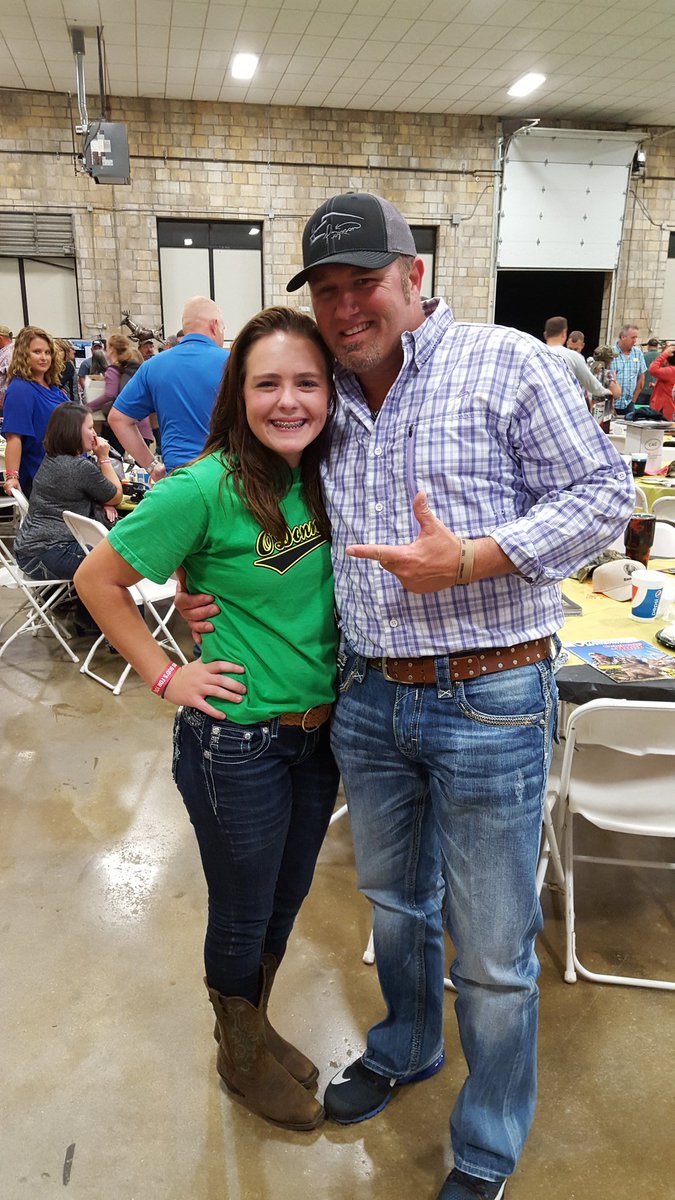 Dusty_Wilson13's tweet photo. Happy birthday this daddy's girl!! A little throw back photo of you with the Pigman!! I could not be more proud of the woman you have become. Keep working hard at everything you do! We will celebrate more after things get back to normal. https://t.co/0g9Ikw8ntS