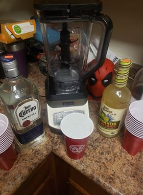 meatballz420's tweet photo. mixing some margaritas tonight come watch the stream starting at 10pm #colorodoliving #mixing #josecuervo #partymustgoon #maybesometrexes https://t.co/3CzUcyZ3PM