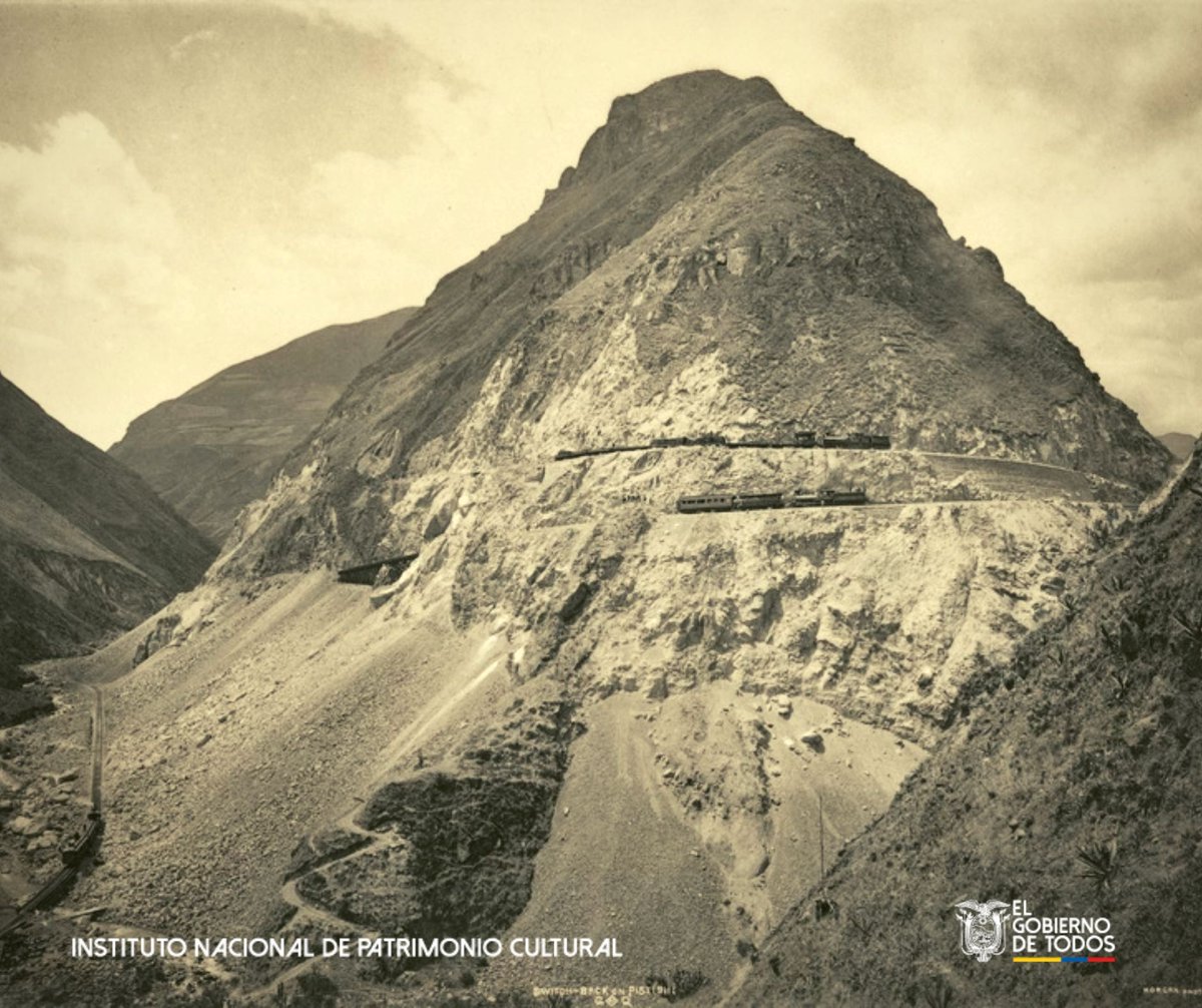 RiobambaBot's tweet photo. #FotografíaPatrimonial | "Curvas de la vía del ferrocarril Guayaquil - Quito en la Nariz del Diablo, debajo de Alausí, en 1903". Autor: John Horgan. Archivo Leibniz-Institut für Länderkunde.
Fondo de Fotografía Patrimonial de INPCEcuador #Chimb...|RT: INPC Ecuador https://t.co/J4iilo1mDr