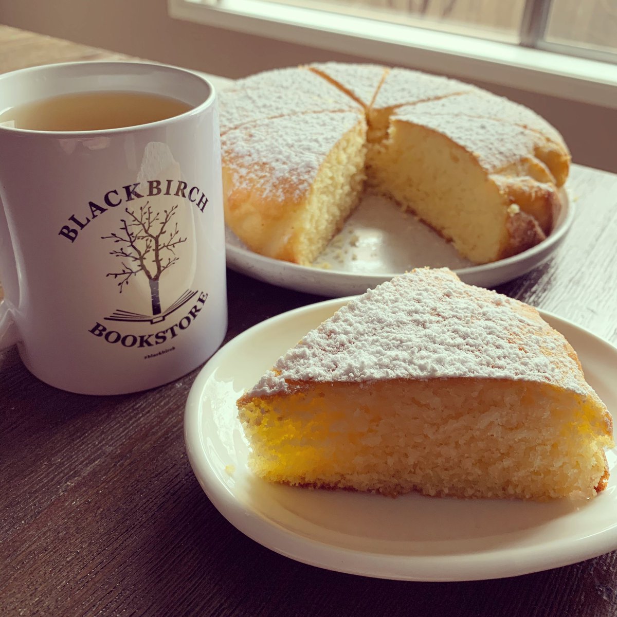 KMAllan_writer's tweet image. For those wondering how my cake turned out, I must have folded correctly because it’s delicious!
...
#StressBaking #ButterCake #IsolationBaking #LockdownLife