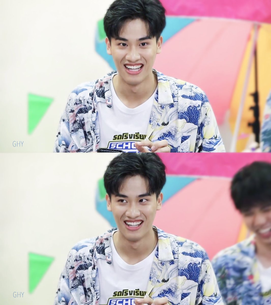 TayTawan_CNFC's tweet photo. 来吧村民们，为今天的花衬衫村长疯狂打call🥁🥁🥁@Tawan_V 💙

⏰：1️⃣1️⃣：0️⃣0️⃣🇨🇳
🎬：GMM25 https://t.co/Gpb94AzCeI