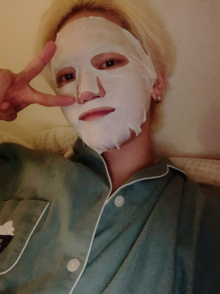 Seungjoon's  selca - a quick thread because we are always missing him(Credit to the Seungjoon cult for the idea)