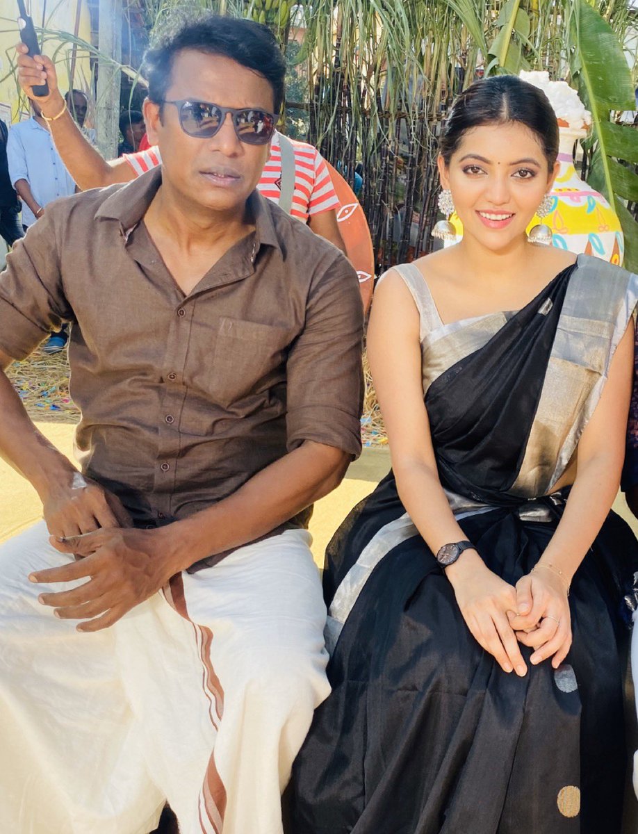 Wishing you a many many happy birthday to the most hardwork and talented @thondankani sir 😍 wishing you a great and healthy year ahead 😀 #ThrowbackPicture #duringpromotions #hbdsamuthirakani