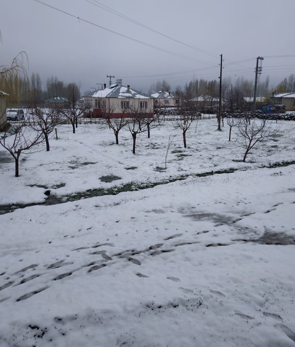 Herkesin memleketine bahar gelmiş benim memleketime kış 😀VAN