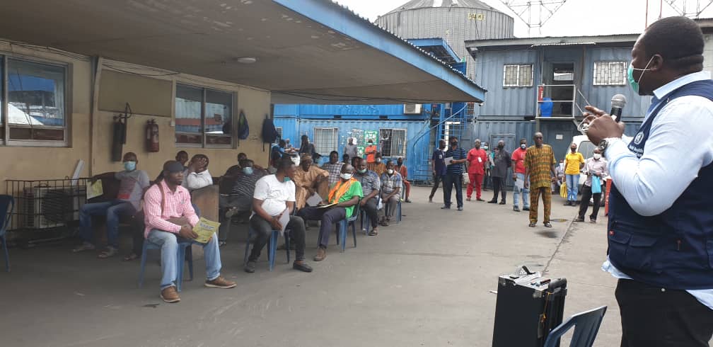 WHO Lagos supports the state in carrying out sensitization on COVID-19 for Port health and clearing Agents at Tin Can Apapa container off loading bay terminal
#EndCOVID19Now 
#knowledgeiskey 
@Charleskorir69 
@BrakaFiona 
@proactiveswz 
@CWarigon 
@WHONigeria 
@DrRichardBanda