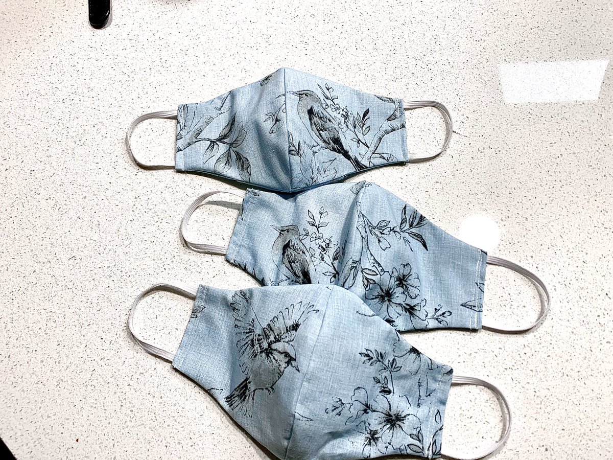 OriginallyStit1's tweet image. Made a few bird masks today. definitely one my favs, love the print and quality 🤗 #facemask #mask #bird