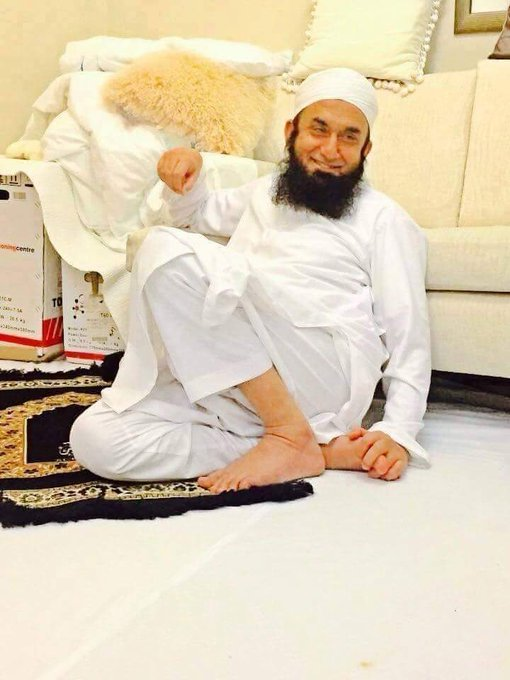AliDarwesh94's tweet photo. A well renowned religious scholar was forced to apologize after he just tried to show people their real faces. 
Totally heart breaking.
Hence, proved who is the HERO and who are the real bastards !!
#molanaTariqJameel 
#HamidMirMafiMango https://t.co/FiEHgkywdz