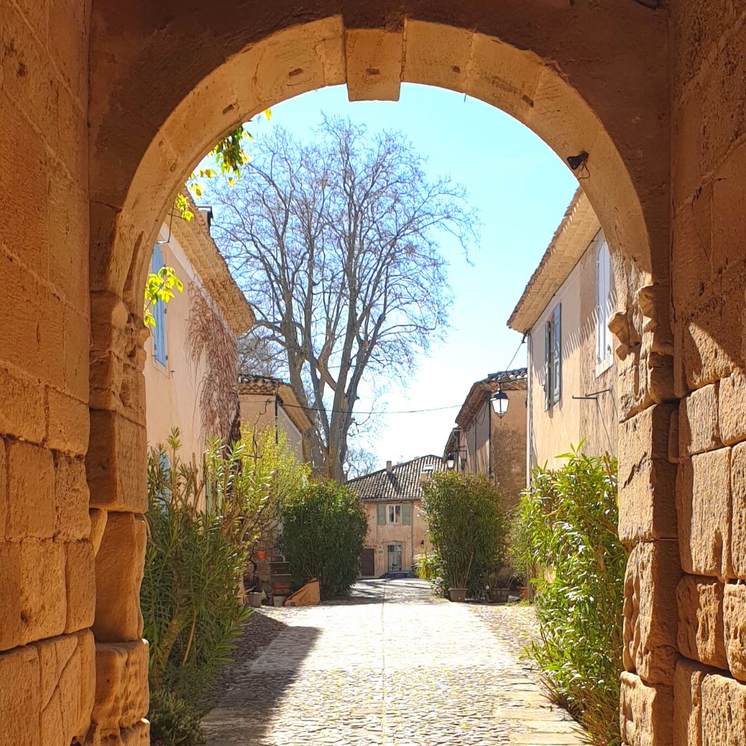 [ Photo du dimanche ]

Qq jours avant de me confiner, j'ai découvert la Manufacture Royale de Villeneuvette 
Je m'étais promis d'y retourner en famille...
Ce sera cet été : j'irai en vacances près de chez moi !

#viveznotreterritoire #montpelliernow #MagnifiqueFrance