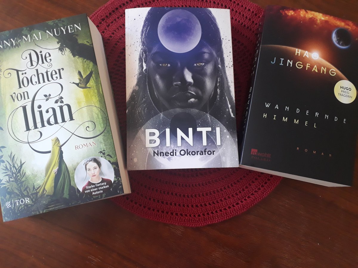 lea56192's tweet photo. Weiter geht's mit #SuBParty 4, nachdem ich gestern spontan in die Maskenproduktion eingestiegen bin und nicht weitergekommen bin:

3 Bücher, auf die ich mich schon EWIG freue, aber nie Zeit gefunden hab. Ihr dürft bleiben! https://t.co/UvKsMaH9S2