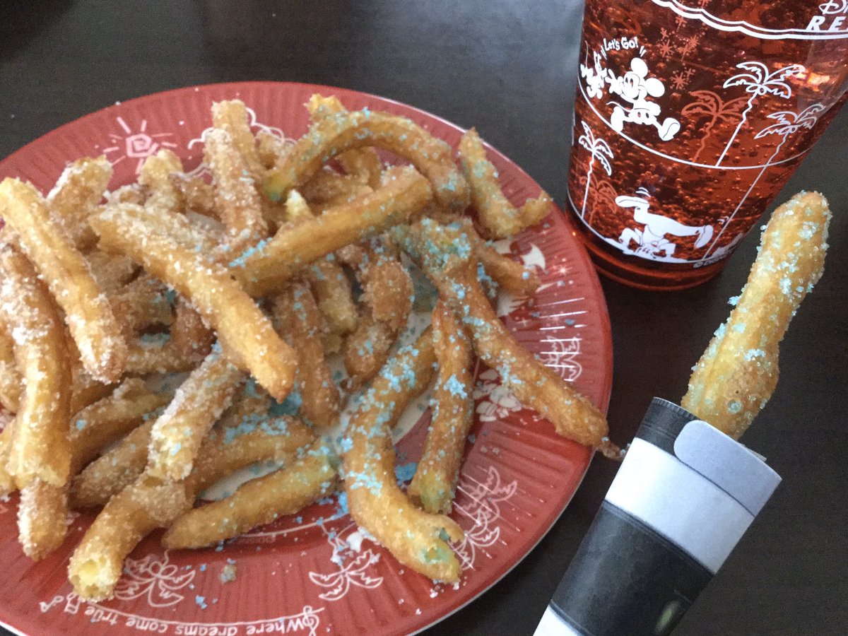 スター ウォーズ ウェブログ Auf Twitter Disney Parks Churro Bitesのレシピを参考に 青いライトセーバーチュロスを作ってみました レシピ通りだと結構な量が出来てしまうのと 色付き砂糖を定着させるのが手間かかります T Co Zw3jknp4bb おうち スター ウォーズ ウェブログ Auf Twitter Disney Parks Churro Bitesのレシピを参考に 青いライトセーバーチュロスを作ってみました レシピ通りだと結構な量が出来てしまうのと 色付き砂糖を定着させるのが手間かかります T Co Zw3jknp4bb おうち