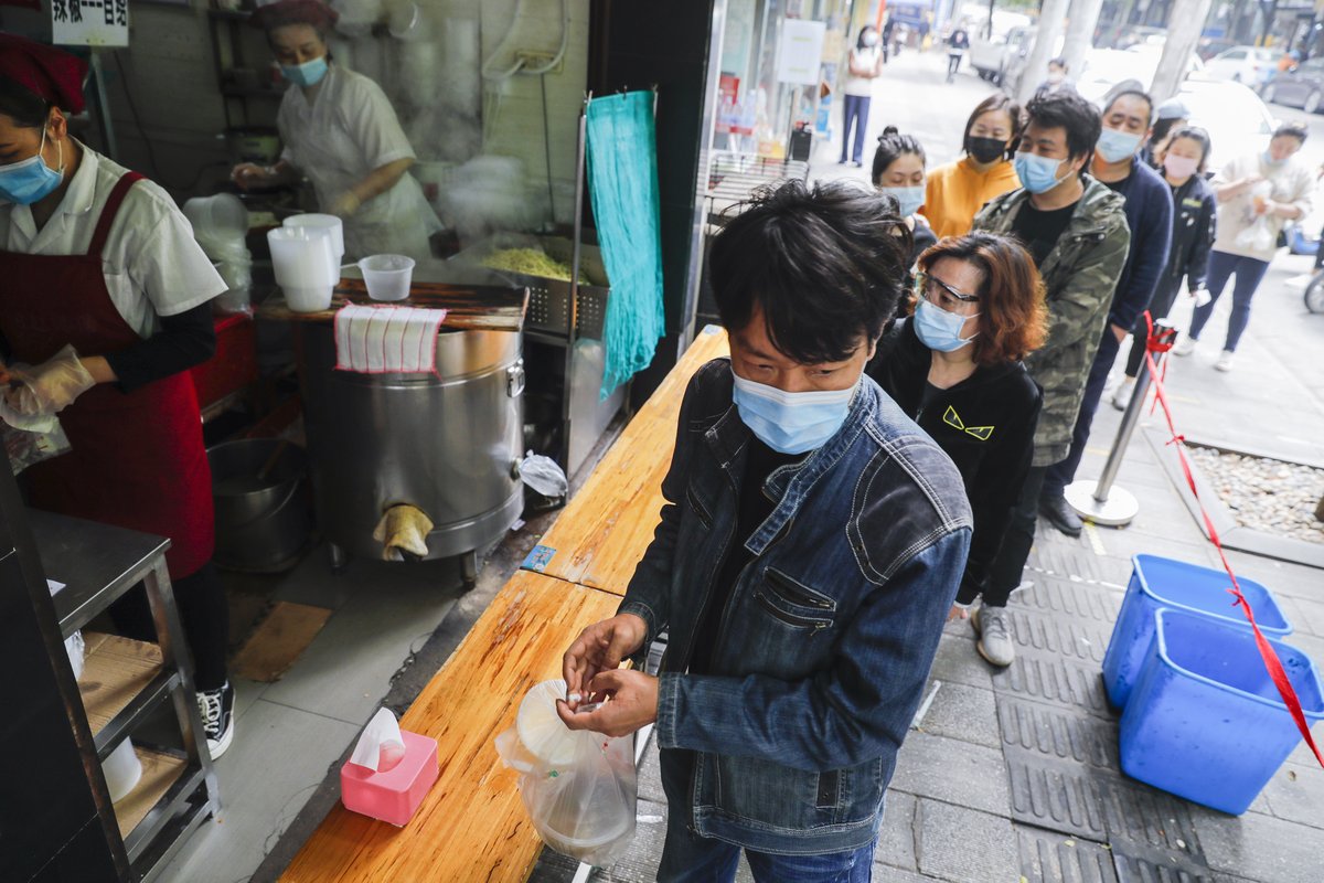 XHNews's tweet photo. Hospitalized #COVID19 cases in Wuhan drop to zero https://t.co/QLHt6kgCm4 https://t.co/nHwPDIWNL3