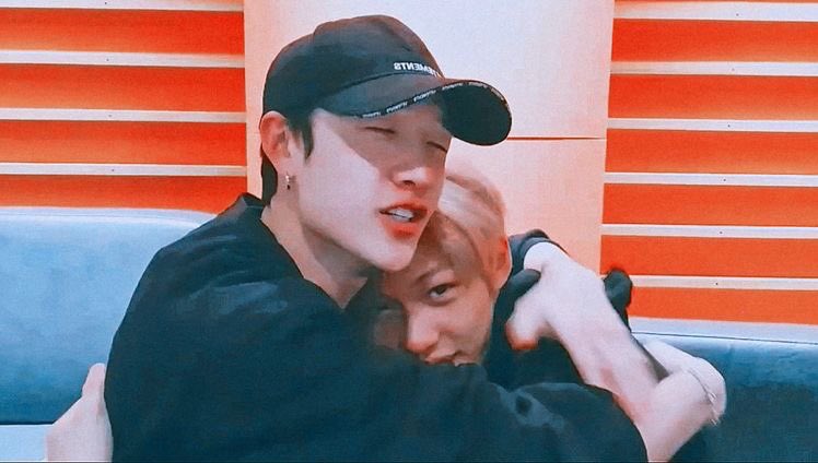 - Chan's arm totally engulf Felix who looks so comfy inside his warmth Chanlix brothers Chanlix family