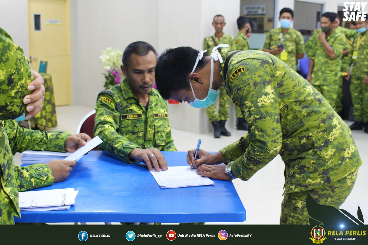 relaperlis_rp's tweet photo. PENYERAHAN INSENTIF KERAJAAN NEGERI PERLIS KEPADA FRONTLINERS @rela_kangar
Terima Kasih YAB Menteri Besar Perlis , Dato' Seri Azlan Man & Kerajaan Negeri Perlis
#UnitMediaRELAPerlis
#COVID19
#StayAtHome
#DudukDiRumah
#RELAPerlis
#relamalaysia https://t.co/IlKDmmAwXb