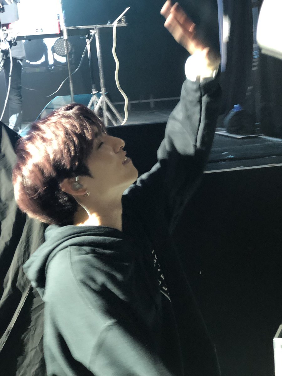 fan taken photos of  @Jae_Day6 during concertsa thread;