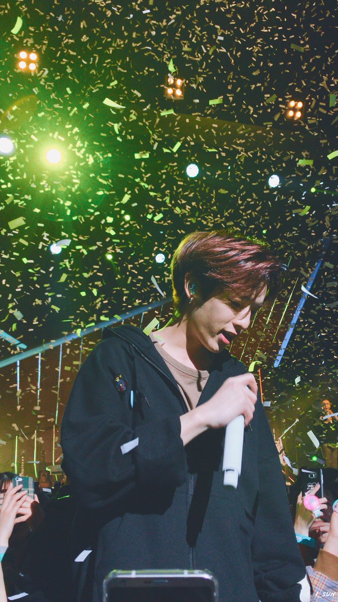 fan taken photos of  @Jae_Day6 during concertsa thread;