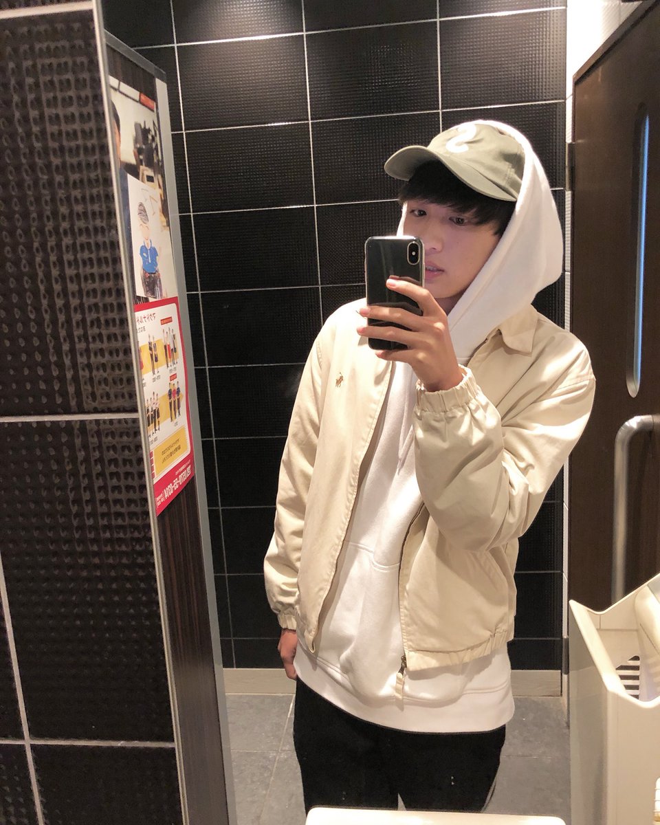 oioijuni's tweet photo. かれこれ2年前の写真笑笑笑笑
きめえ〜 https://t.co/RSYv1ClTQZ