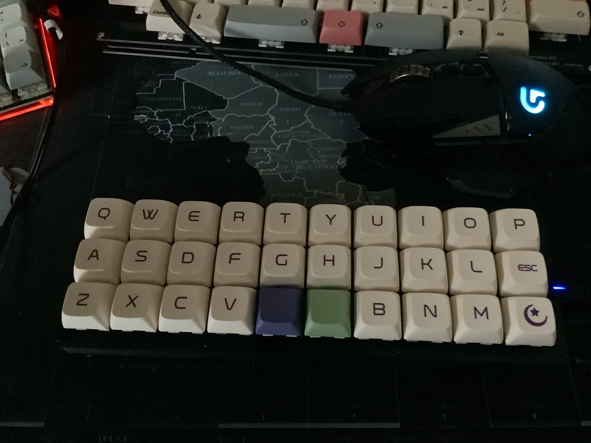 Kwsk 日付変わったけどとりあえず完成 アクリルの下に3dプリンターで作ったスペーサーがついてた キット キーキャップともにtalp Keyboardにて購入 作ってみるとmdf版も欲しくなる 3dプリンター 自作キーボード
