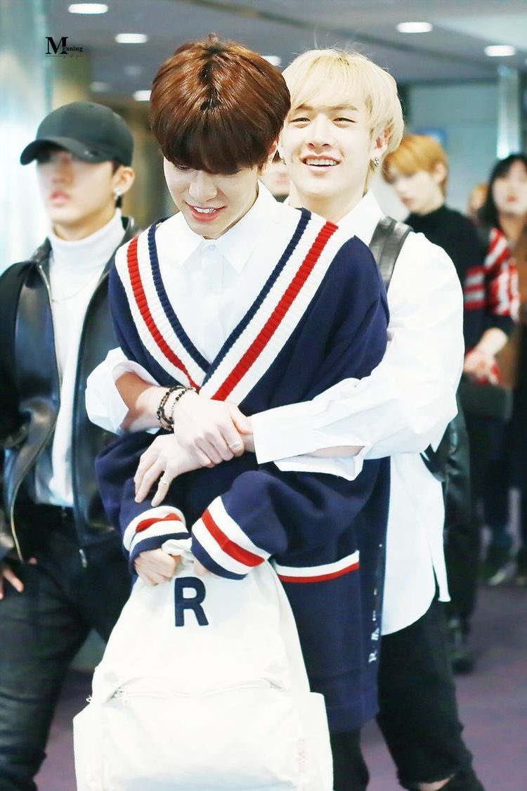 He grabs around the waist and then PULLS. Like I said, all methods are valid to get ur child to bed when it comes to Chan and Chan only