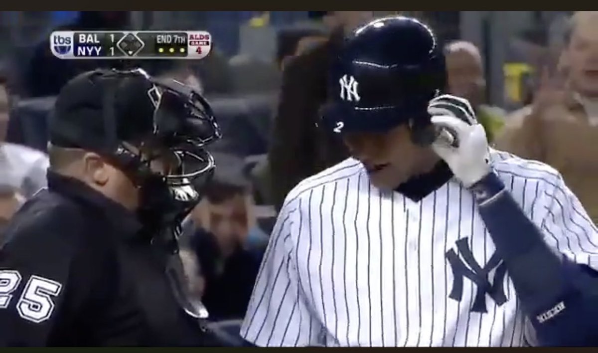 j_medina37's tweet photo. por siempre y para siempre esta sera la imagen en el beisbol de un rey #thebest #elcapitan #amoelbeis #miídolo #JeterForever 👊👊 https://t.co/gOzWzqgBHY