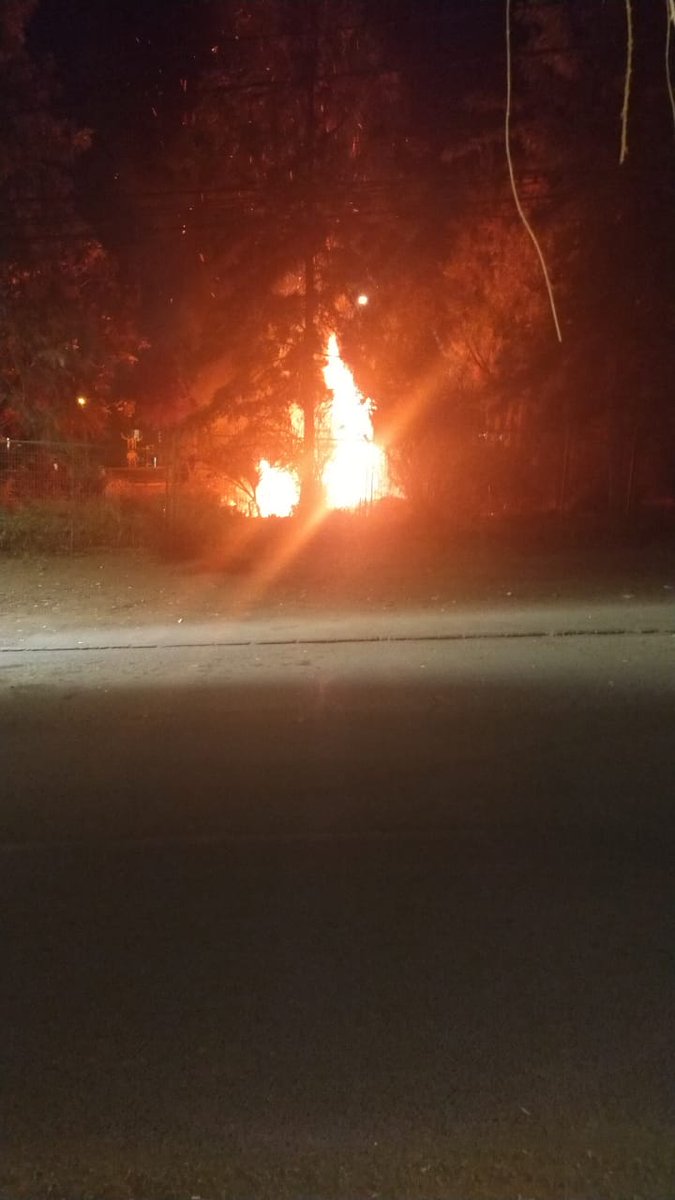 CZamos's tweet photo. @penalolen incendio en Antupiren 9681. Urgente https://t.co/Z3sk8DqwRp