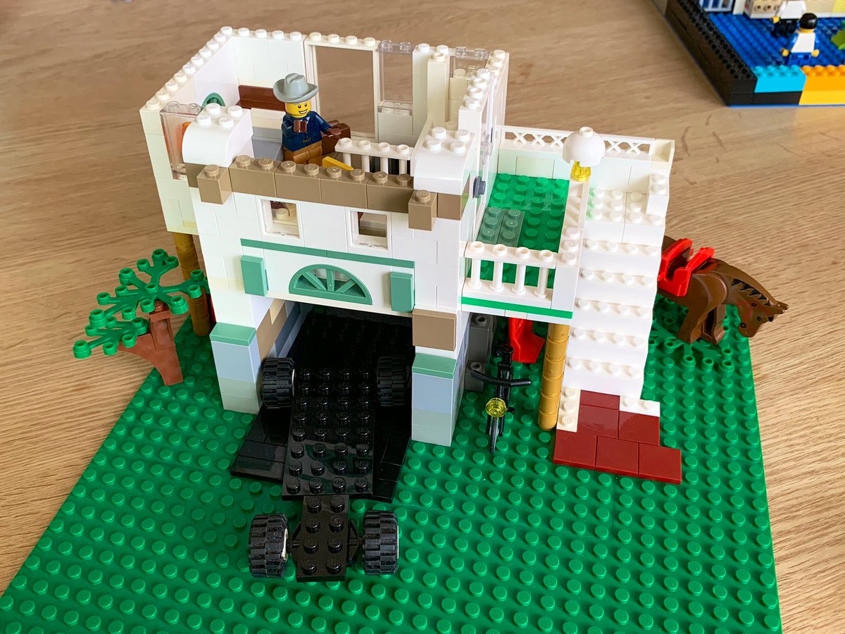 じゅん ぷらいむ 昨日 今日は久しぶりにレゴ 白いブロックがなくなっちゃったのでだいたいこのへんまでかな 独身貴族 が暮らす気取った家が建ちました 次は車を作ろう