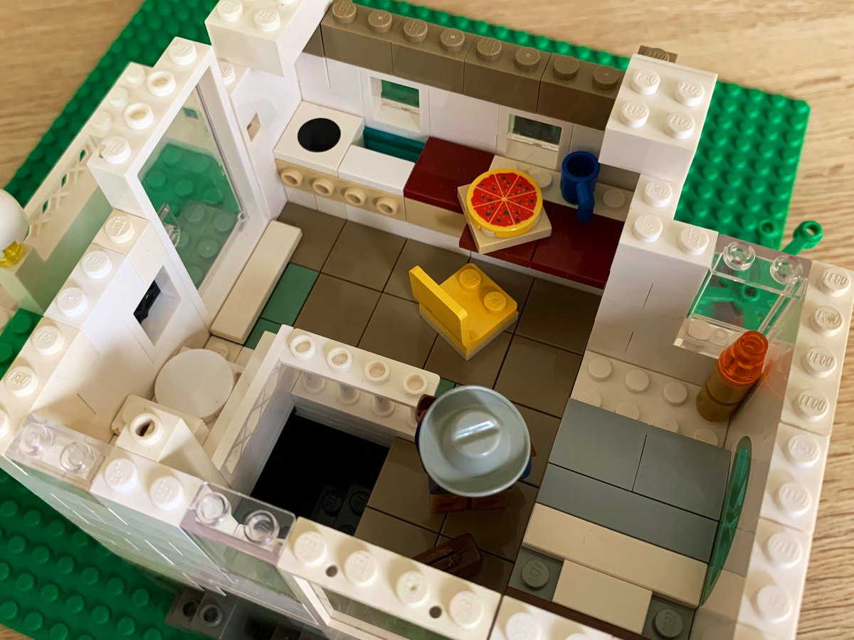 じゅん ぷらいむ 昨日 今日は久しぶりにレゴ 白いブロックがなくなっちゃったのでだいたいこのへんまでかな 独身貴族 が暮らす気取った家が建ちました 次は車を作ろう