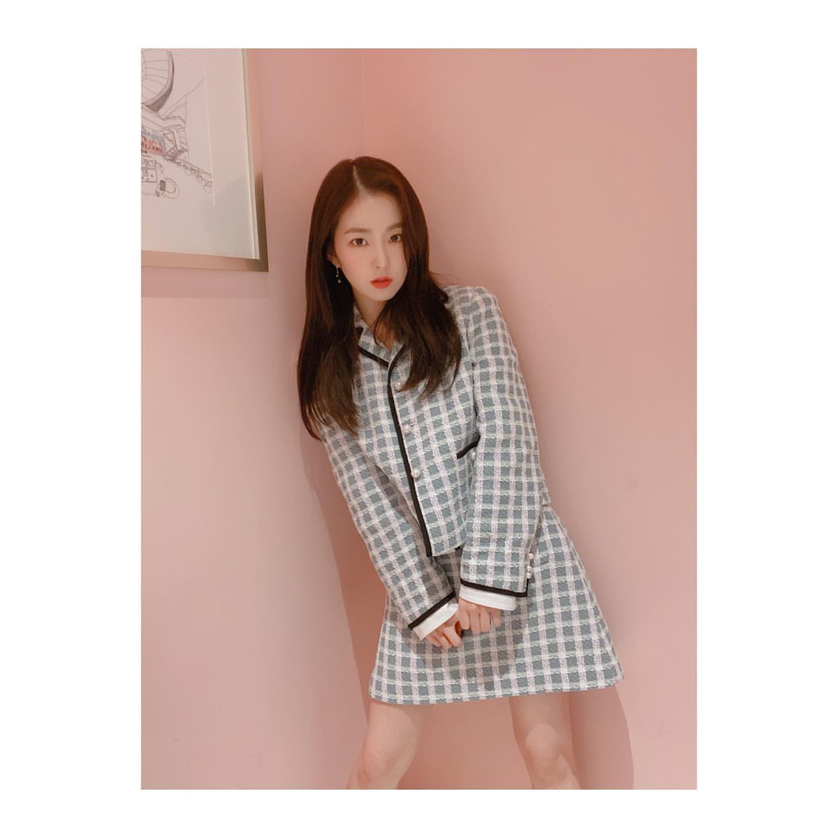 renestgrm's tweet photo. 200426 Irenestagram #RedVelvet #레드벨벳 #Irene #아이린 #RVF @RVsmtown (4P)

🔷

https://t.co/BRZpDXa9mr https://t.co/YdVEPWLCfa