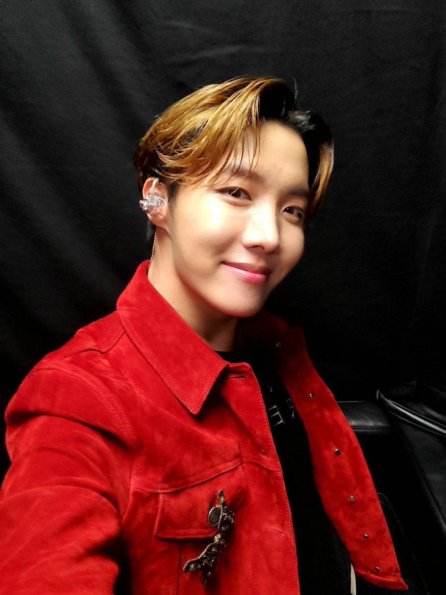 Thread of Hobi smiling: