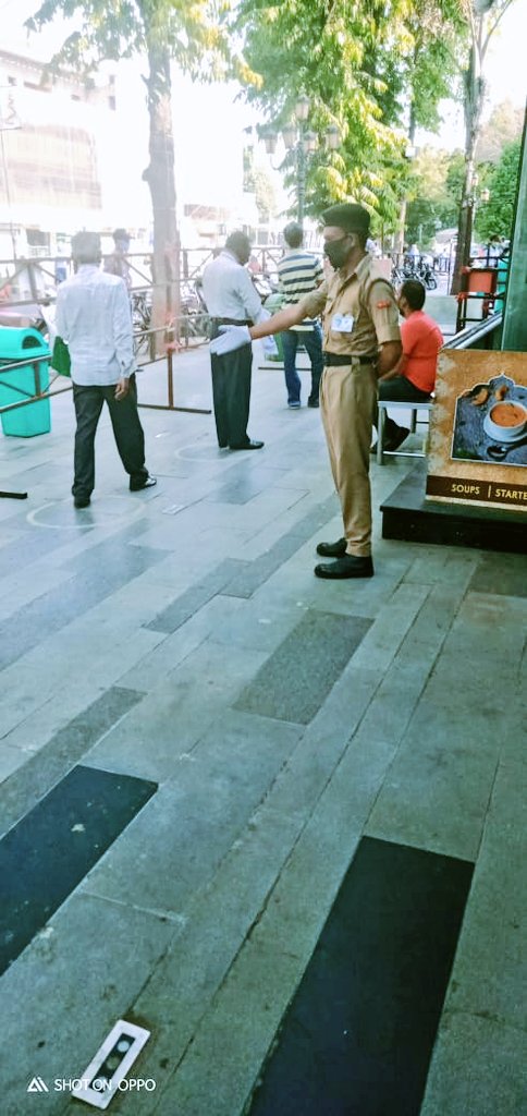 DefencePRO_Guj's tweet photo. #NationalCadetCorps #Gujarat #Anand #4GujBn #13GujBn #2CTC #ExNCCYogdan Early morning young volunteer cadets don uniform fired by motto #UnityAndDiscipline guiding citizens2follow social distancing #MoDAgainstCorona @SpokespersonMoD
@HQ_DG_NCC
@drajaykumar_ias @PIBAhmedabad https://t.co/LW3bVHb4VX