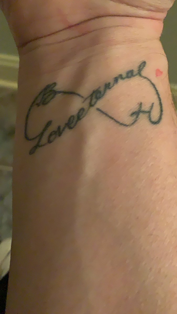 DonnieWahlberg's tweet image. I just spent the most amazing few hours with the most amazing fans/friends/family that have ever set foot on the face of this planet.

I will never forget this night.

There was nothing “virtual” about it.  Realest LOVE ever!

#BHLove #loveeternal #thankful #NKOTBVirtualCruise ❤️