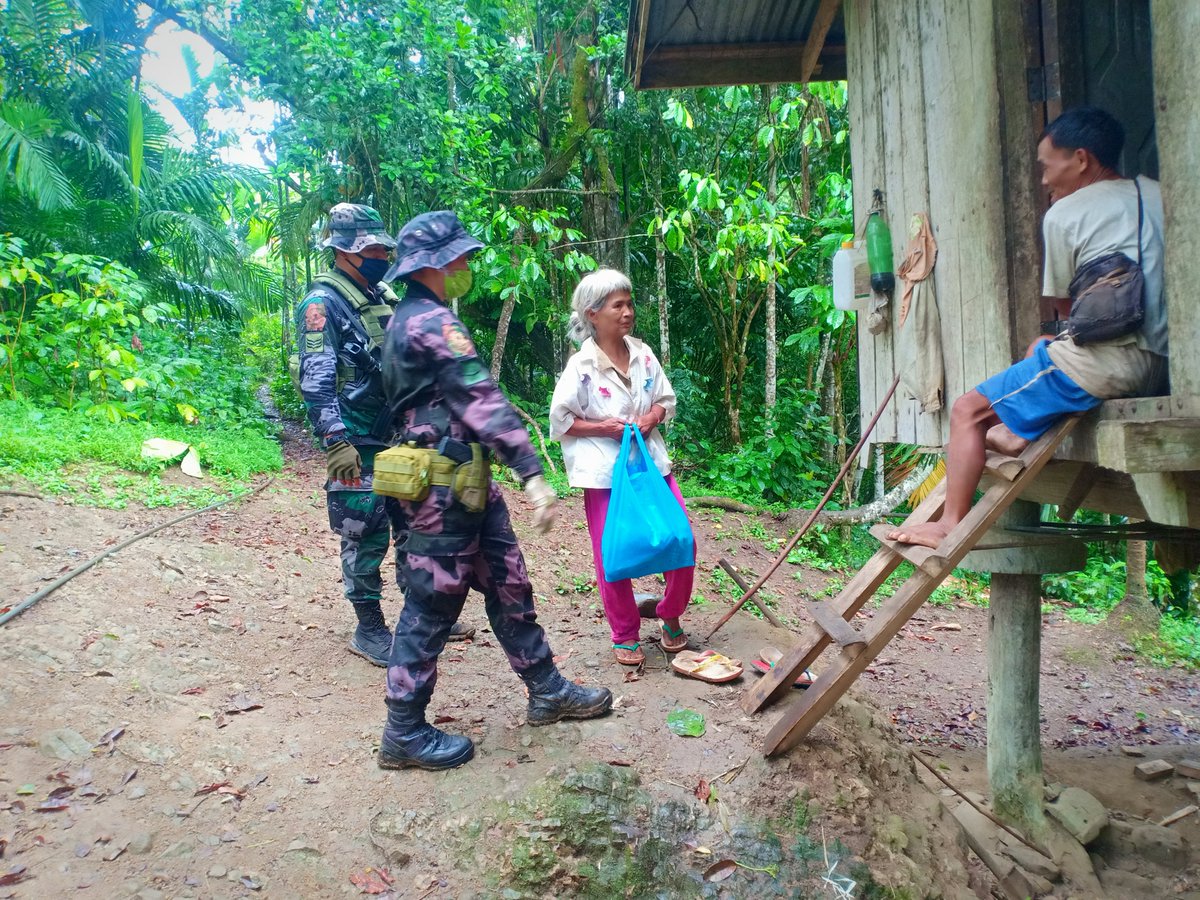 PNPIfugaoPMFC's tweet photo. Personnel of IPMFC and PECU Ifugao led by PLTC MARCELO B POLIG Force Commander continuously adopted 8 indigent families residing to far flung sitio's ofBantinon,Hingyon,Ifugao wherein said families were given food packs such as rice and assorted groceries.
#TeamPNP
#PNPKakampiMo https://t.co/mMOKgqgsCI