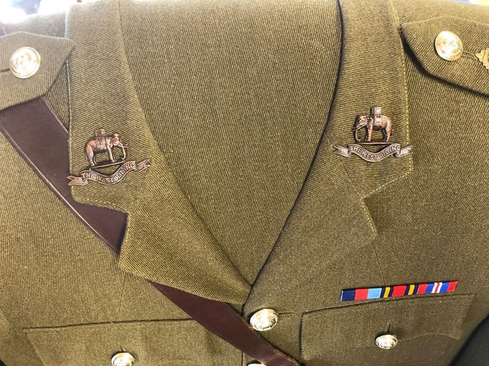 lizziedunn28's tweet photo. @piersmorgan Urgent- my friend has a company Bradgates upholstery service ( look on fb) and he is trying to get this birthday  present to Captain Tom. They have used a uniform that his regiment would have worn. Please can you help get it to him. Lizzy https://t.co/tQA212eozJ