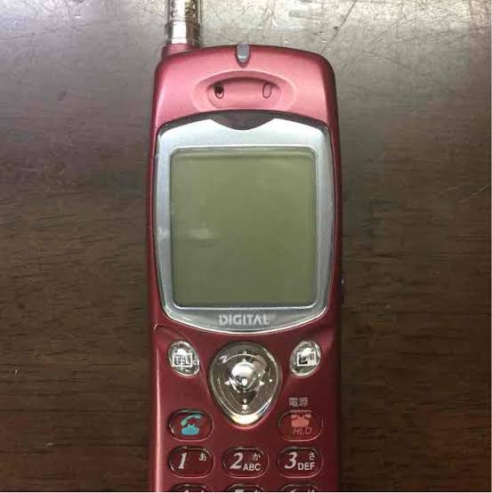 ちょろき A Twitter これドコモのp9iやん あゆならツーカーやん しかも M ってツーカーのcmソングやん なんでなん