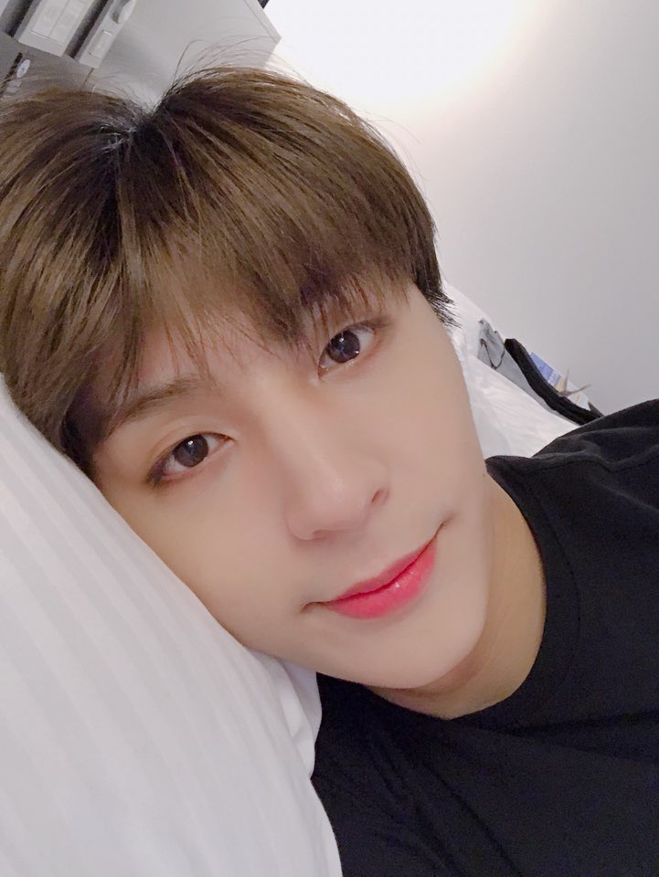 Imagine waking up with this kind of gaze