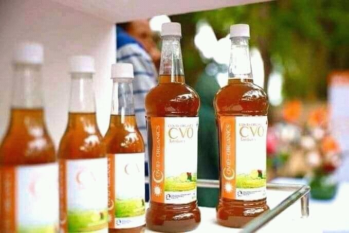 kgakantsho's tweet photo. Why is African Union n our country silent about this #COVID19SA medicine frm Madagascar? Evn after it ws aproved by their president, n distributed nationwde n ppl r recoverig after drinkin it, R we waiting 4 white boses 2 aprove it 1st? #KIMJONGUNDEAD #sentletseMustFall @akreana_ https://t.co/6Ae65C2ivP