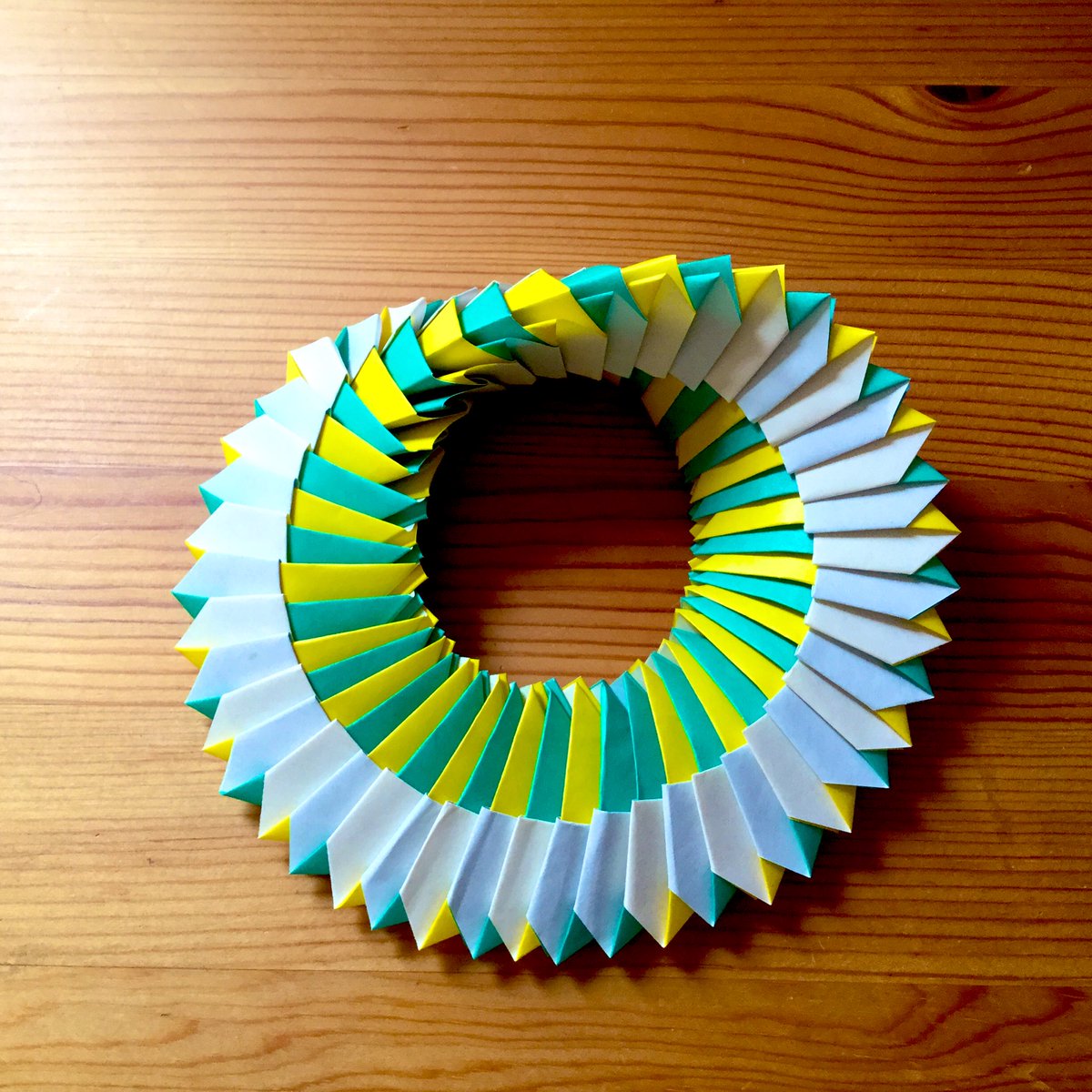 Uzivatel Origami Na Twitteru クルクル回して遊べる折り紙 インスタに載っていた折り方を参考に作成 名前は不明 Origami