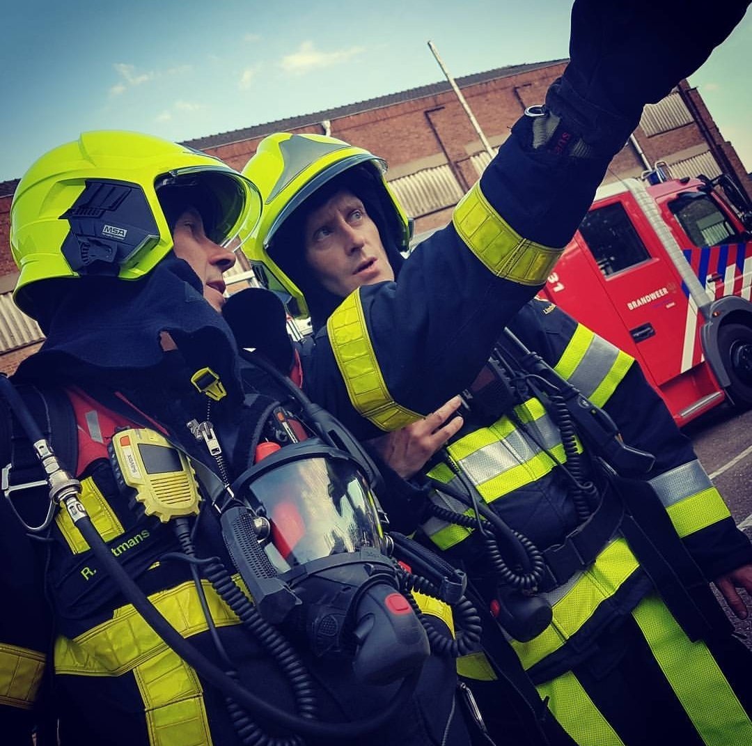 In een woning aan de Prins Frederikstraat in #Belfeld werd een hinderlijke lucht waargenomen. Metingen wezen uit dat er geen sprake was van direct gevaar. Mogelijk was de lucht afkomstig van het riool.
