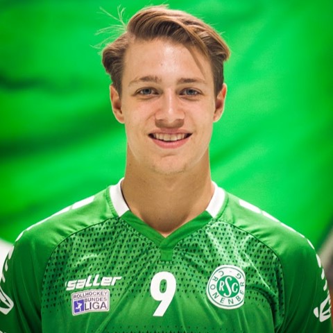 🇩🇪 Max Thiel - von erfüllten und (noch) unerfüllten Träumen

📃 Mehr unter rh-news.net/news/max-thiel…

#rollhockey #driv #Cronenberg #bundesliga