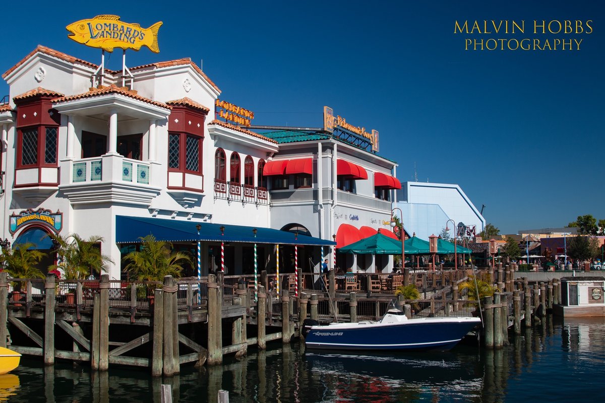 This photo was taken at @universalorlando of the beautiful and colourful waterfront there.  #cabanabayresort #orlando #universalstudios #awonderfulplace #themepark #travel #loewsroyalpacific #loewssapphirefalls #loewsportofinobay #hardrockhotelorlando #universal