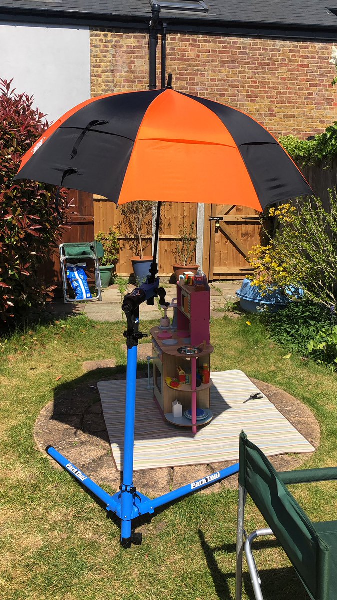 ski_57's tweet photo. @parktool #workstand converted into a parasol clamp... I am aware that is an umbrella not an actual parasol ๐ #StayHomeSaveLives #GardenPlay #Winning https://t.co/ugwFPmM1DL